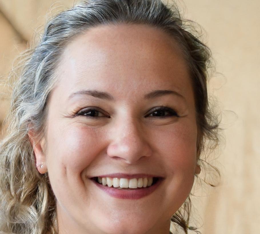 Portrait de Célestine Moreau, formatrice experte en analyse budgétaire